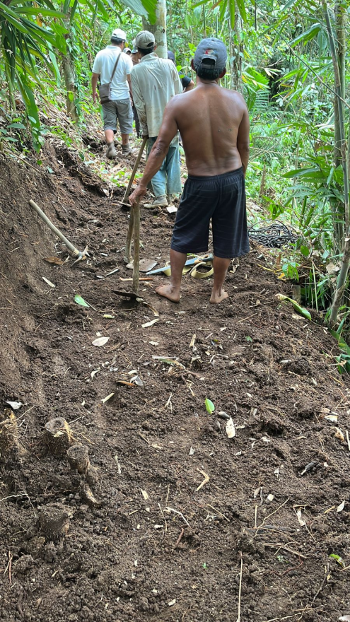 PENGERJAAN JALAN WISATA MENUJU DTW AIR TERJUN DESA TUA